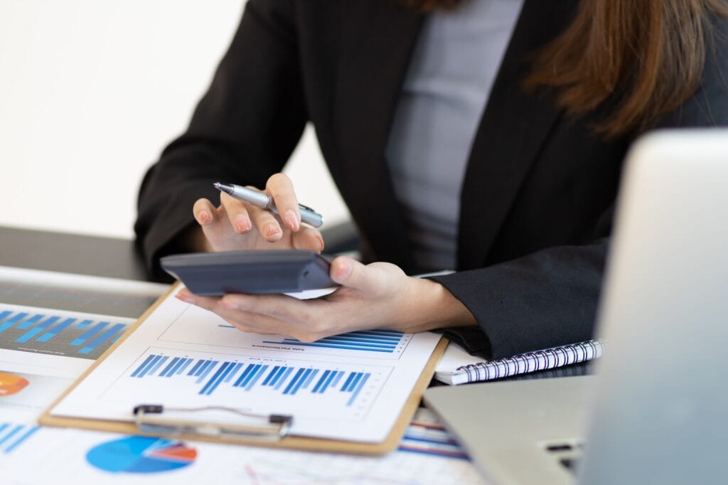Pros And Cons Of Online Accounting Services in canada