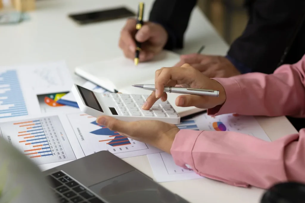 Meeting discussion calculation and analysis of financial statement accounting data on the office